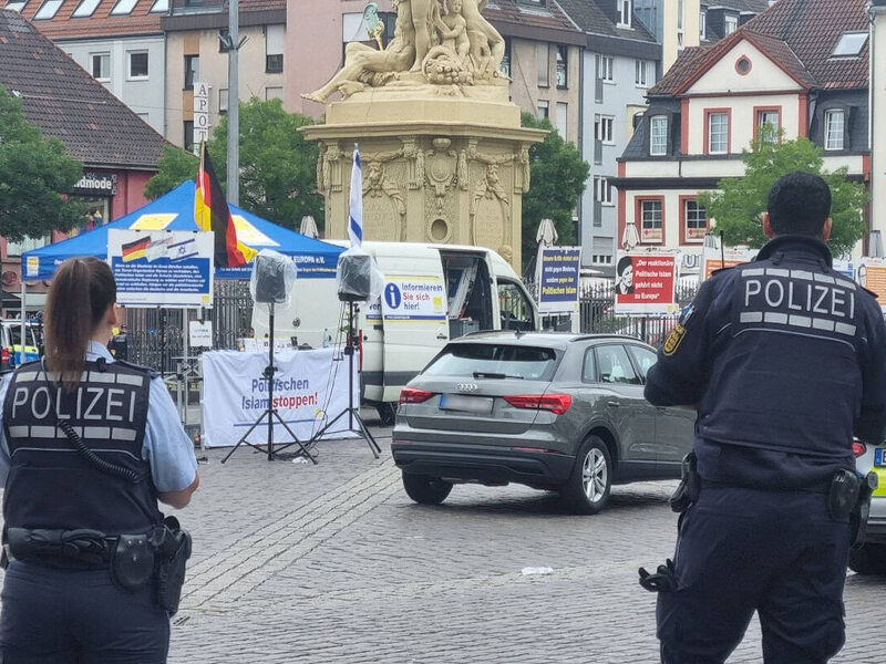 Zamach nożownika w Mannheim: Policjant zmarł po ataku. Tragedia wstrząsa społeczność.