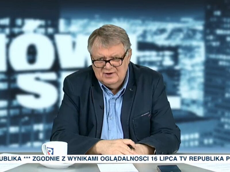 Niezwykłe zdarzenie podczas emisji programu na antenie TV Republika. Prowadzący pozostał obojętny.