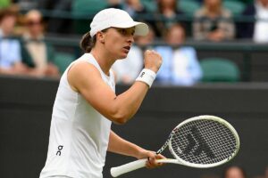 Iga Świątek rozpoczęła Wimbledon z determinacją godną najlepszej tenisistki na świecie.