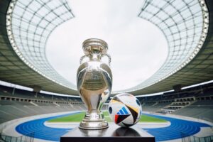 Piłka na Euro 2024 wyposażona w czujniki ułatwi pracę sędziom footballu.