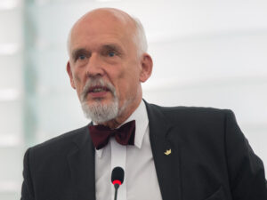 Janusz Korwin-Mikke kwestionuje autorytet władz Konfederacji. „Atencjusz”