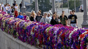 Eksperci wskazują na wojnę Putina jako główną przyczynę malejącego zaufania między Rosjanami