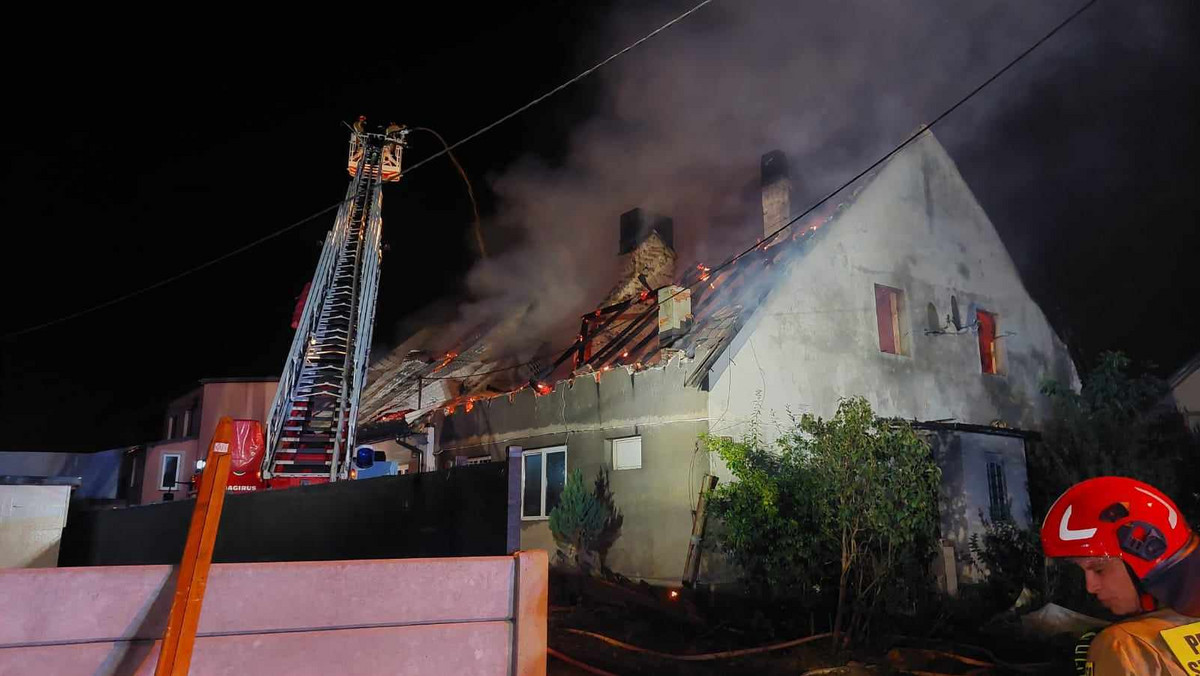 Pożar na Śląsku odbierający życie dwóm osobom: tragedia w nocy