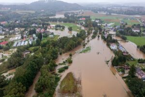 Pilny alert GIS: Ulewy i powodzie na terenie Polski