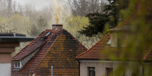 Samorządy podejmują walkę ze smogiem. Jakie wsparcie finansowe na modernizację starych pieców?