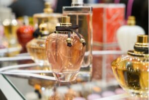 Arabskie perfumy w kultowych zapachach nawet o 50 zł tańsze – w tej drogerii znajdziesz szeroki wybór