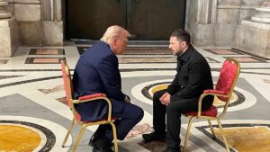 Oto trzy propozycje przeredagowanego tytułu: 1. Zełenski komentuje porozumienie dotyczące minerałów: "Efekt rozmów z Trumpem w Watykanie" 2. Umowa mineralna tematem zełenskiego spotkania z Trumpem w Watykanie 3. Wołodymyr Zełenski ujawnia owoce watykańskich negocjacji z Trumpem w sprawie minerałów