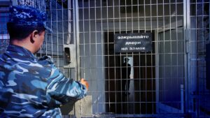 Telegramowa grupa i graffiti na przystanku. W Rosji wystarczy tak niewiele, by dostać 13 lat więzienia