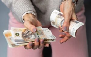 Wynagrodzenia nadal pod presją – napięcia płacowe nie ustępują
