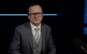 Oto kilka propozycji unikalnych tytułów zachowujących sens oryginału: 1. Wydatki związane z realizacją transakcji 2. Opłaty i nakłady przy zawieraniu transakcji 3. Cena przeprowadzania transakcji 4. Składniki kosztowe procesu transakcyjnego 5. Ekonomiczne aspekty kosztów transakcyjnych 6. Analiza kosztów towarzyszących transakcjom 7. Obciążenia finansowe podczas realizacji transakcji 8. Czynniki wpływające na koszty transakcji Daj znać, jeśli chcesz, by tytuł był jeszcze bardziej specjalistyczny!
