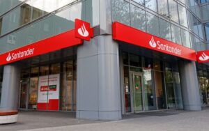 Santander BP notuje znaczący wzrost zysków tuż przed sprzedażą bankowi Erste