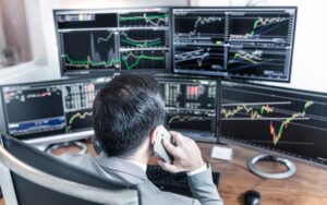 Brokerzy umacniają pozycję i demonstrują siłę