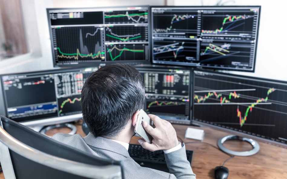 Brokerzy umacniają pozycję i demonstrują siłę