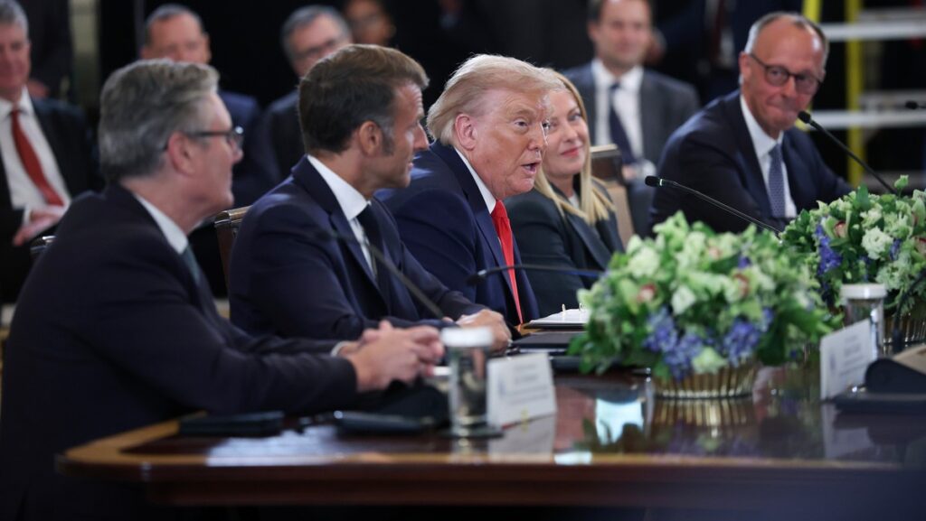 Tytuł przeredagowany i unikalny: Europa układa własną strategię wobec Putina, a gesty wobec Trumpa to jedynie przykrywka