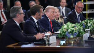 Tytuł przeredagowany i unikalny: Europa układa własną strategię wobec Putina, a gesty wobec Trumpa to jedynie przykrywka