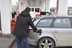 Paliwa tanieją – czy czekają nas jeszcze niższe ceny?