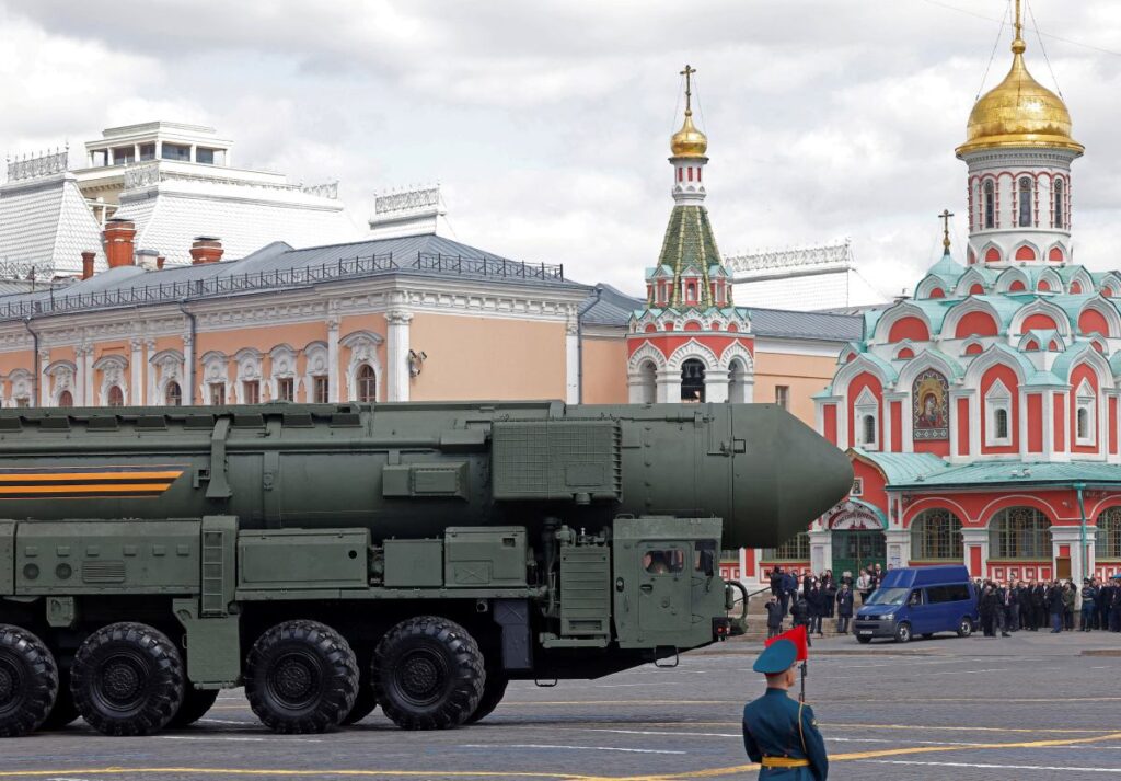 Oto kilka propozycji unikalnych tytułów, zachowujących sens oryginału: 1. ISW alarmuje: Rosja wprowadza nową taktykę — uwaga na „pancerną pięść” 2. Nowa strategia Rosji według ISW. Eksperci ostrzegają przed „pancerną pięścią” 3. Rosja aktualizuje sposób działania. ISW ostrzega: pojawia się „pancerna pięść” 4. Ostrzeżenie ISW: zmiana rosyjskiej taktyki wprowadza nowe zagrożenie — „pancerna pięść” 5. Rosyjska „pancerna pięść” w natarciu. ISW sygnalizuje zmianę taktyki Daj znać, jeśli chcesz więcej wersji lub konkretny styl!