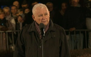 Jarosław Kaczyński przed Pałacem Prezydenckim: Trwałość pamięci jest naszym obowiązkiem