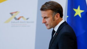 Francja na krawędzi: "Macron całkowicie osamotniony"