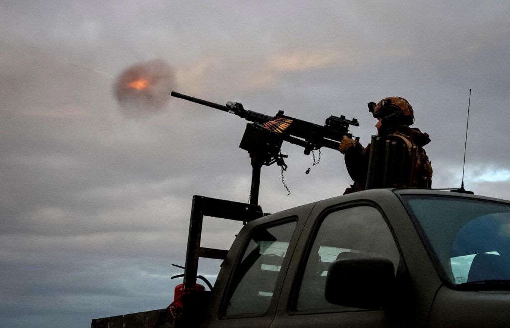 Oto kilka możliwych alternatywnych tytułów do Twojego artykułu: 1. 1352. dzień wojny: Czy Ukraina ma szansę przełamać impas na południu i odzyskać korytarz krymski? 2. Wojna trwa 1352 dni. Czy południowy front jest zapomniany? Ukraińskie nadzieje na korytarz krymski pod znakiem zapytania 3. 1352 dni konfliktu – sytuacja na południu. Ukraińska ofensywa przeciw korytarzowi krymskiemu bez perspektyw? 4. Południowy odcinek frontu po 1352 dniach wojny. Czy ukraińskie wojska mają szansę na przebicie się do Krymu? 5. 1352 dzień wojny: Zapomniany front południowy i trudna droga Ukrainy do korytarza krymskiego Daj znać, jeśli chcesz jeszcze inne propozycje!