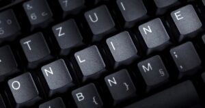 Jak naprawić brak polskich znaków na klawiaturze? Sprytne triki i skróty, które ci w tym pomogą