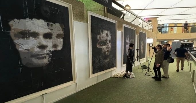 Obraz stworzony przez robotnika został sprzedany za milion dolarów na aukcji - rekordowa cena!