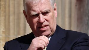 Relacja z Epsteinem kosztowała go tytuły królewskie. Książę Andrzej prosił miliardera o wsparcie