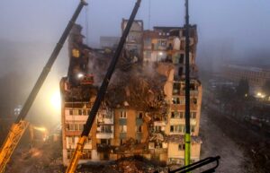 Oto unikalna wersja tytułu z zachowaniem pierwotnego sensu: 1366. dzień wojny. Propozycja Trumpa szokuje: Ukraina miałaby się poddać, a Polska znalazłaby się w niebezpieczeństwie