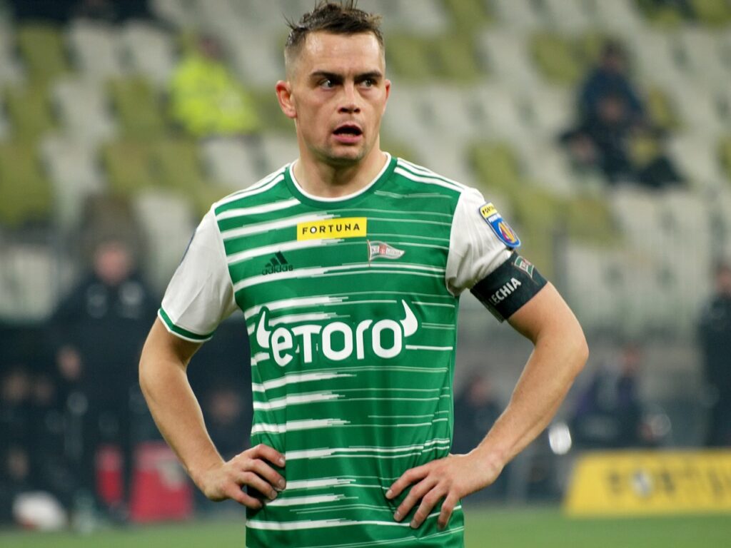 Wieczysta Kraków zaskakuje transferem! Znany piłkarz wraca do Polski