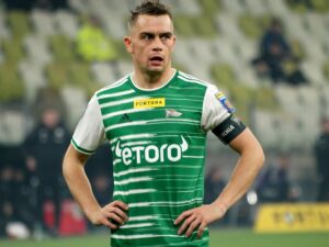 Wieczysta Kraków zaskakuje transferem! Znany piłkarz wraca do Polski