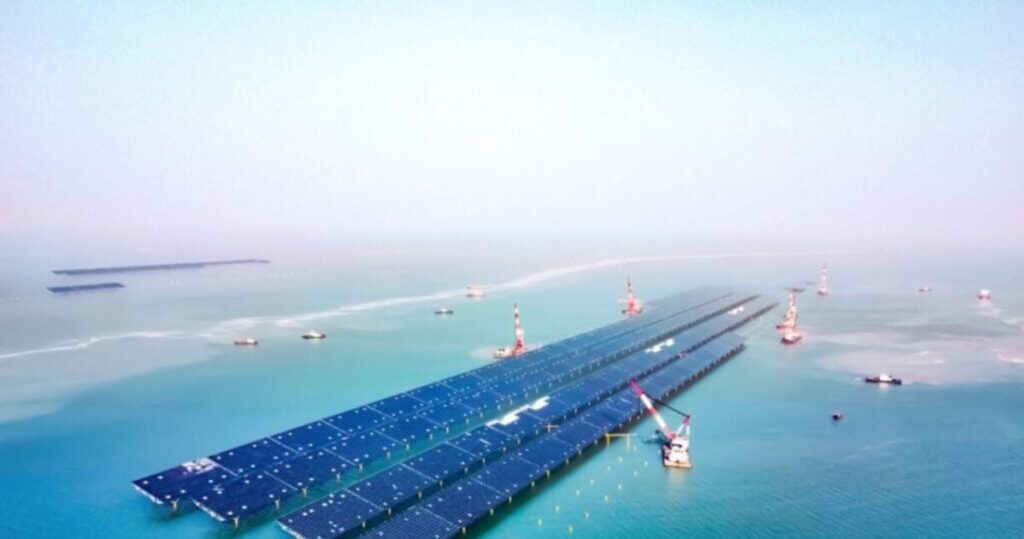 Rozpoczęto działalność największej na globie farmy fotowoltaicznej na morzu w Chinach