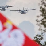 Oto kilka propozycji przeredagowanego, unikalnego tytułu o tym samym sensie: 1. "Rosja również powinna zostać zobowiązana do wypłaty reparacji Polsce" 2. "Polska ma podstawy, by domagać się reparacji nie tylko od Niemiec, ale i od Rosji" 3. "Czas, by Polska zażądała reparacji wojennych również od Rosji" 4. "Reparacje wojenne także od Rosji – postulaty Polski" 5. "Czy Polska powinna domagać się reparacji również od Rosji?"