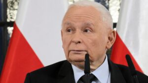To zasługa Kaczyńskiego. Debaty o płaskiej ziemi stają się możliwe [OPINIA]