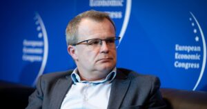 Wzrost i inflacja pod nadzorem, a prawdziwe zagrożenie kryje się w finansach publicznych