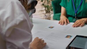 Stanowiska pracy zyskają neutralne płciowo nazewnictwo – od 24 grudnia znikają męskie formy