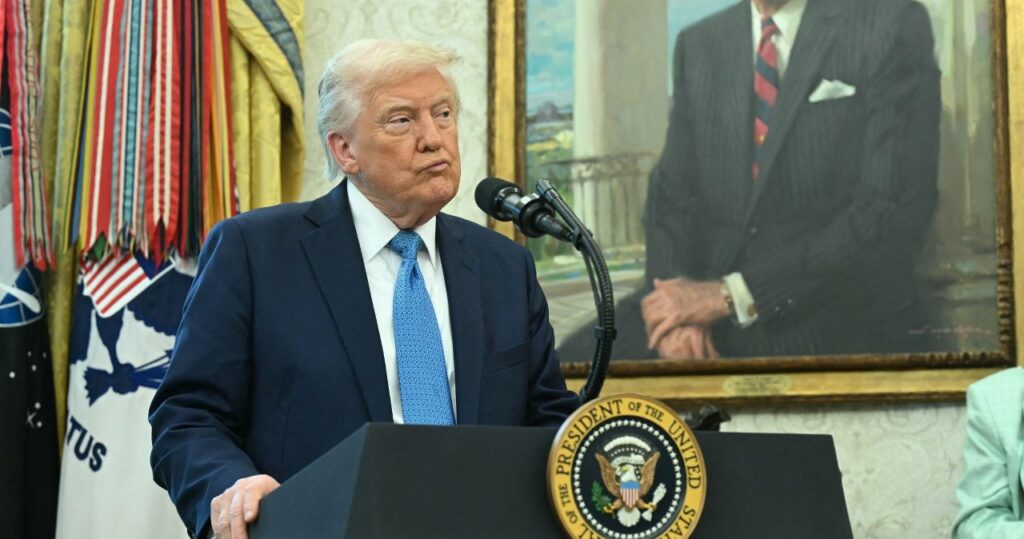 Narasta frustracja wśród Amerykanów, którzy za winnego wskazują Donalda Trumpa