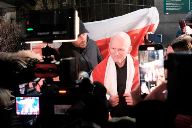 Mińsk zwolnił 123 więźniów politycznych, ale Andrzej Poczobut pozostał w areszcie