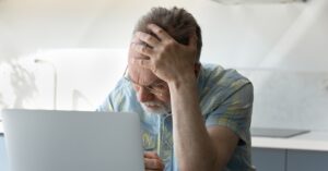 Po 42 latach pracy otrzymał zaskakująco niską emeryturę i zdecydował się pozwać ZUS
