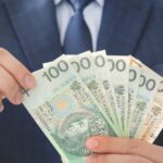 Możliwe opcje unikalnych tytułów artykułu o zachowanym sensie:

1. Jak uzyskać wsparcie finansowe na start własnej firmy? Sprawdź, komu przysługuje dofinansowanie na rozpoczęcie działalności gospodarczej.
2. Dofinansowanie na założenie biznesu – kto może liczyć na pomoc finansową przy otwieraniu działalności?
3. Kto może otrzymać dofinansowanie na start firmy? Warunki uzyskania środków na rozpoczęcie działalności gospodarczej.
4. Jakie są możliwości uzyskania dofinansowania na uruchomienie własnego biznesu i kto ma do niego prawo?
5. Wsparcie dla nowych przedsiębiorców – komu przysługuje dofinansowanie na rozpoczęcie działalności?