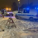 Trzylatek bawił się na śniegu i nagle wpadł do studzienki