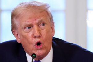 Trump kompletuje kluczowy zespół w związku z możliwą reakcją USA na działania Iranu – informują media